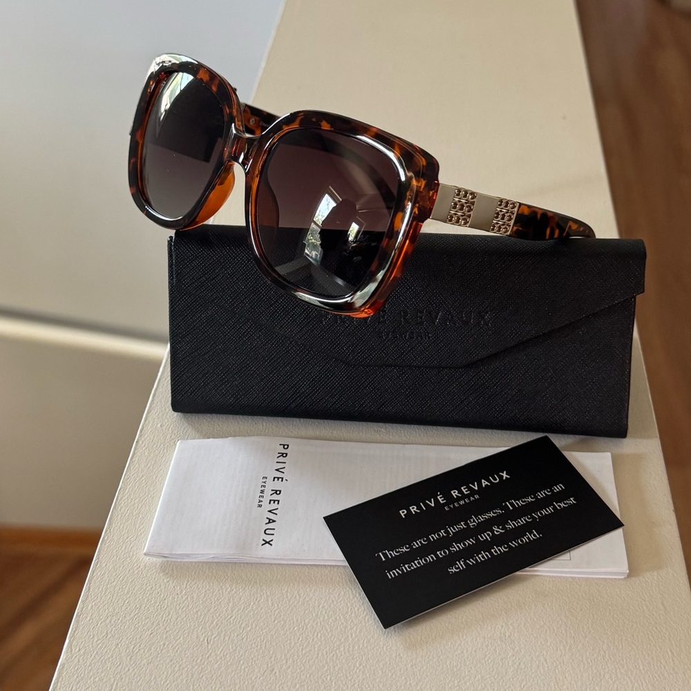 Brand new”Prive Revaux”(Charmed/S)sunglasses for women.Case,documents included🤎